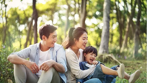 Sponsor a Family Member service img movil