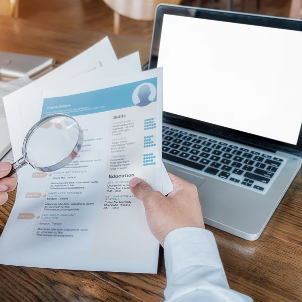 Image illustrating steps to write a job resume, with a focus on job opportunities for Vietnamese individuals.